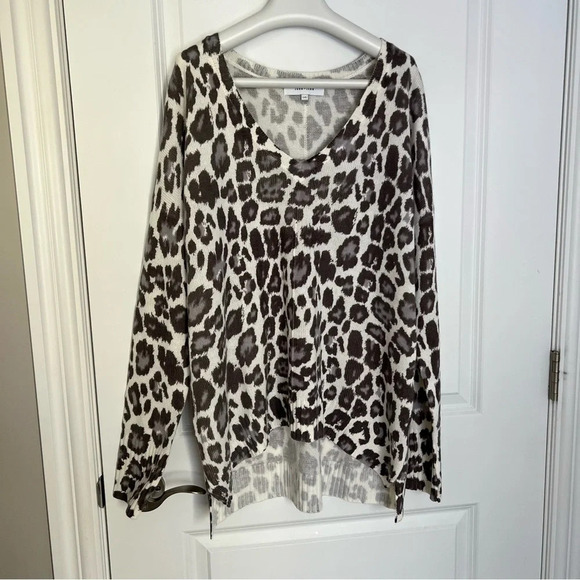 john and jenn leopard pullover size L - Picture 1 of 7